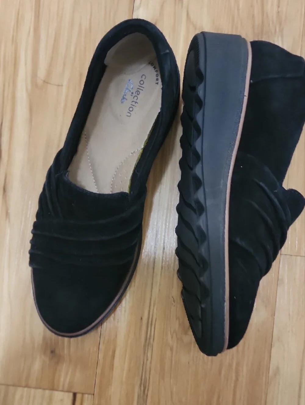 Clarks Black Suede Ruched Slip-On Loafers Size 6